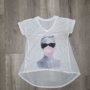 Junie & Jade Juniors White Scoop Neck Graphic Tee With Bubble Gum Print small